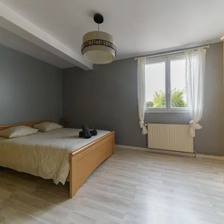 Villa Maison Grillon - Maison Proche De Vichy Avec Piscine