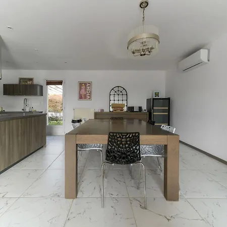 Maison Grillon - Maison Proche De Vichy Avec Piscine