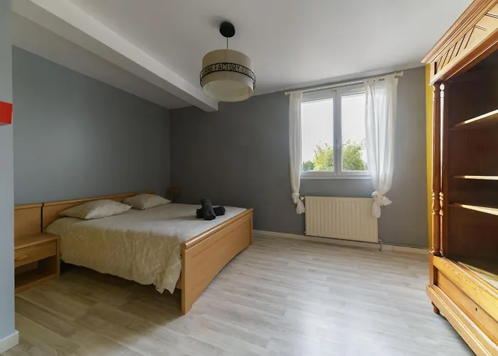 Villa Maison Grillon - Maison Proche De Vichy Avec Piscine