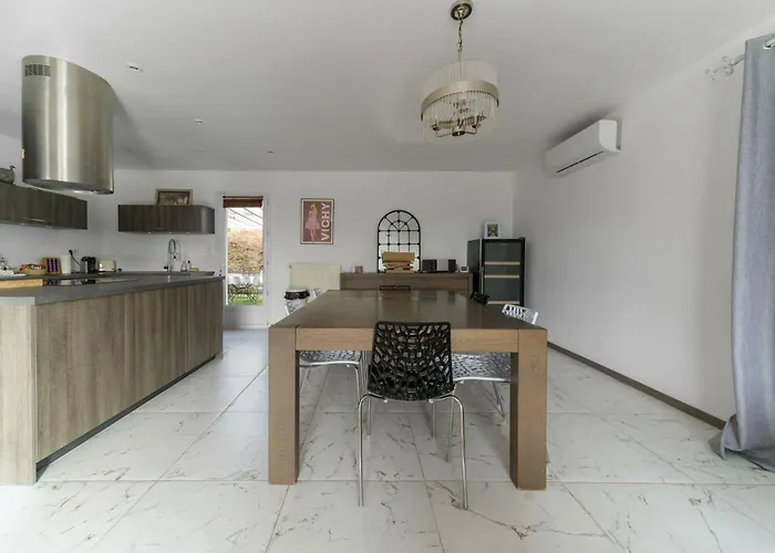 Maison Grillon - Maison Proche De Vichy Avec Piscine